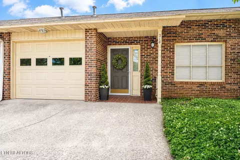 218 S Magnolia St, Maryville, TN 37803