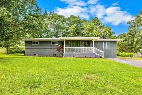 724 Fricks Ln, Rossville, GA 30741