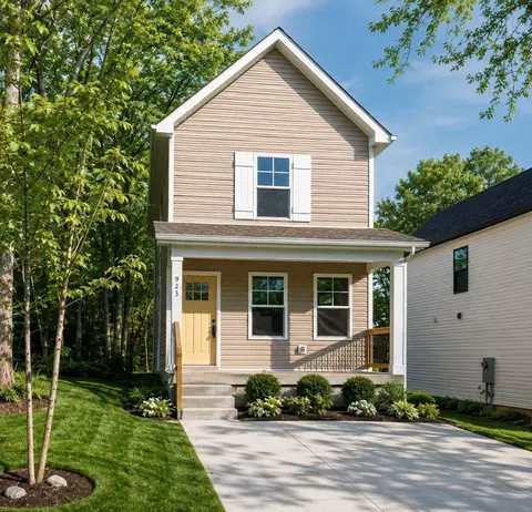 923 Oak Ln, Clarksville, TN 37040