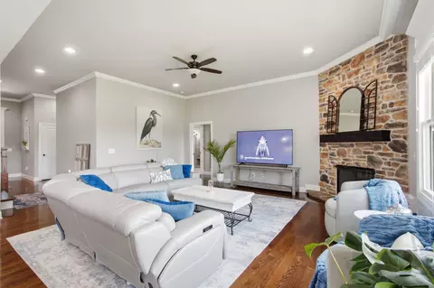 Living - 2027 Imagine Cir, Spring Hill, TN 37174 photo 3 of 4
