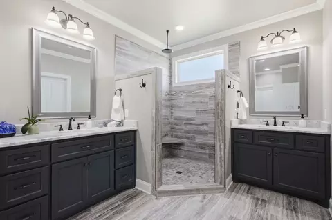 Bath - 2027 Imagine Cir, Spring Hill, TN 37174 photo 3 of 7