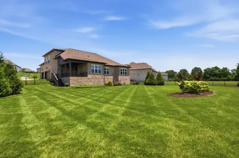 Exterior - 2027 Imagine Cir, Spring Hill, TN 37174 photo 13 of 14