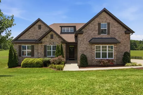Exterior - 2027 Imagine Cir, Spring Hill, TN 37174 photo 2 of 14