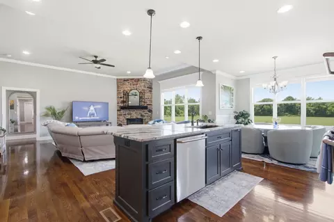Kitchen - 2027 Imagine Cir, Spring Hill, TN 37174 photo 4 of 5