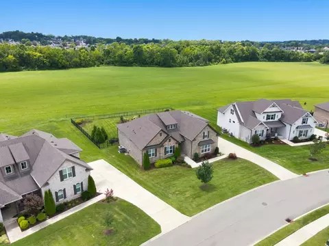 View/Area - 2027 Imagine Cir, Spring Hill, TN 37174 photo 2 of 12