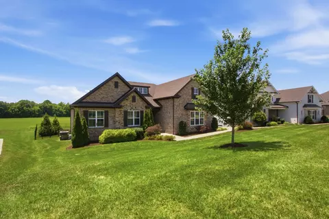 Exterior - 2027 Imagine Cir, Spring Hill, TN 37174 photo 4 of 14