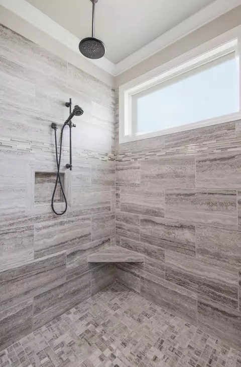 Bath - 2027 Imagine Cir, Spring Hill, TN 37174 photo 4 of 7