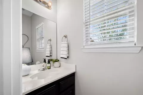 Bath - 212 Comer Cir, Murfreesboro, TN 37128 photo 1 of 6