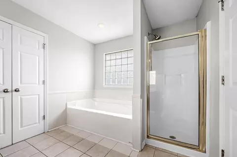 Bath - 212 Comer Cir, Murfreesboro, TN 37128 photo 3 of 6