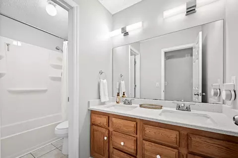 Bath - 212 Comer Cir, Murfreesboro, TN 37128 photo 5 of 6