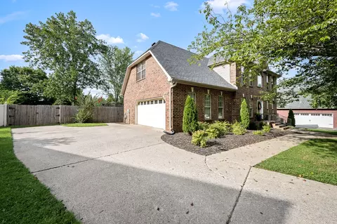 Exterior - 212 Comer Cir, Murfreesboro, TN 37128 photo 2 of 12