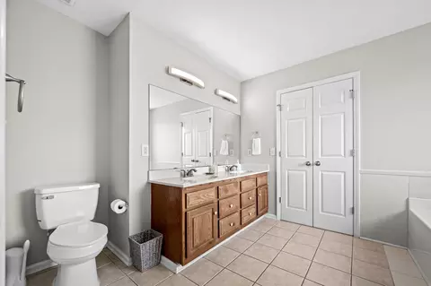 Bath - 212 Comer Cir, Murfreesboro, TN 37128 photo 2 of 6