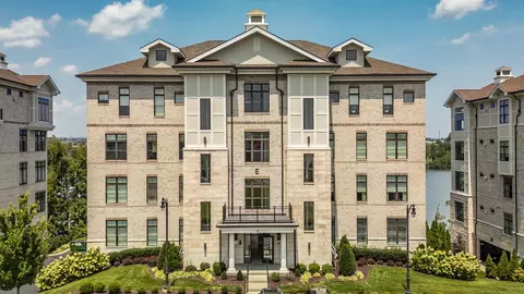 1024 Club View Dr #E203, Gallatin, TN 37066