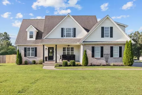 500 Fawn Ct, Burns, TN 37029