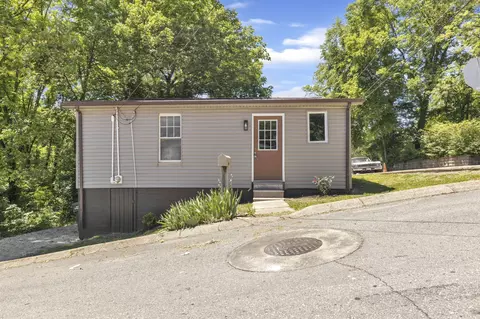Exterior - 223 4th Ave E, Springfield, TN 37172 photo 2 of 3