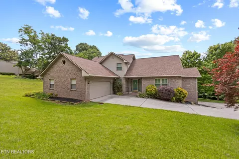 1017 Peterson Ln, Maryville, TN 37803
