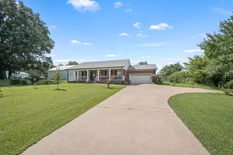 528 W Point Rd, Lawrenceburg, TN 38464