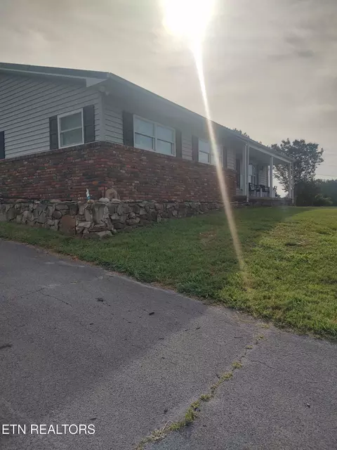 8308 Greenwell Rd, Knoxville, TN 37938