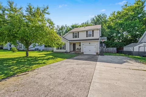 1040 Roedeer Dr, Clarksville, TN 37042