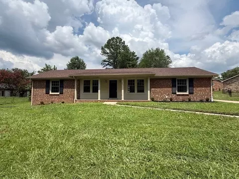 803 Laurel Dr, Clarksville, TN 37043