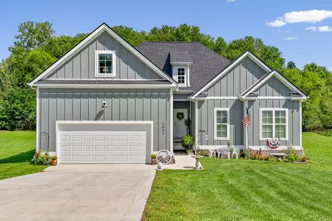 Exterior - 1031 Northside Dr, Dickson, TN 37055 photo 2 of 6