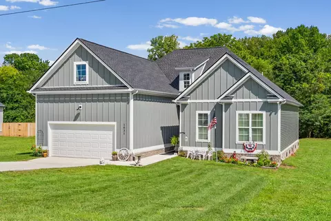 Exterior - 1031 Northside Dr, Dickson, TN 37055 photo 1 of 6