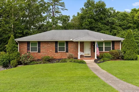 74 Kriswood Dr, Rossville, GA 30741