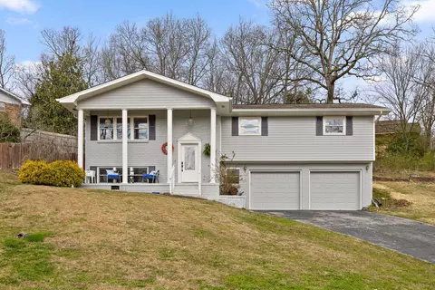525 Oak Crest Ln, Hixson, TN 37343
