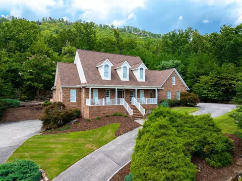 7859 Rocky Ledge Dr, Hixson, TN 37343