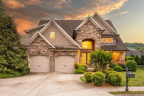 6162 Deep Canyon Rd, Hixson, TN 37343