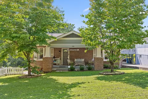 220 Hillcrest Ave, Chattanooga, TN 37411
