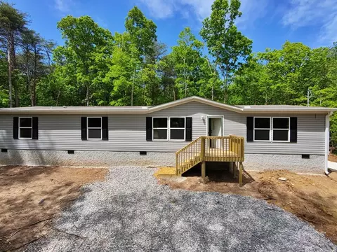 321 Lakeside Dr, Graysville, TN 37338