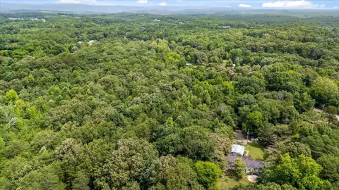 1906 Spradling Rd, Soddy Daisy, TN 37379
