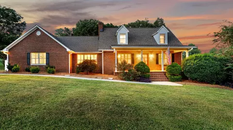 3046 Hawthorne St, Athens, TN 37303