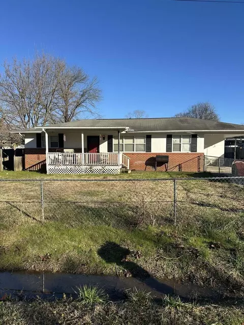 1308 W Sherry Dr, Rossville, GA 30741