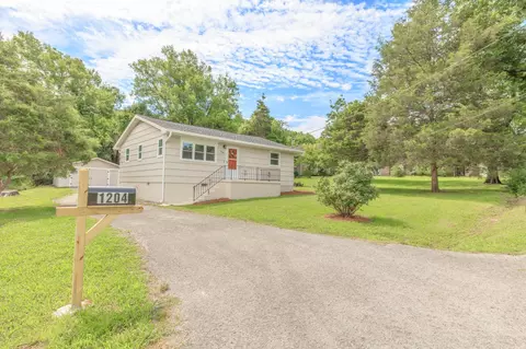 1204 Wooden Ave, Rossville, GA 30741