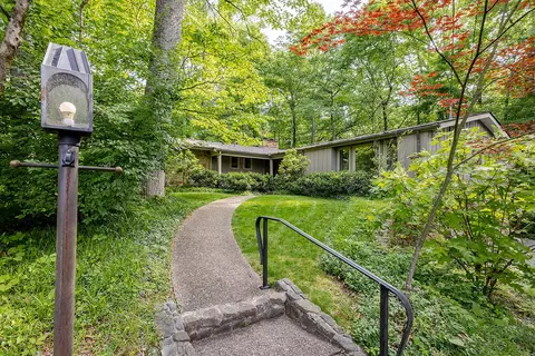 106 Newcrest Ln, Oak Ridge, TN 37830