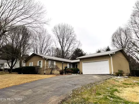 312 Oakhill Dr, Sweetwater, TN 37874
