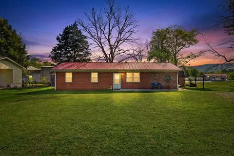 92 Mary Ann Ln, Pikeville, TN 37367