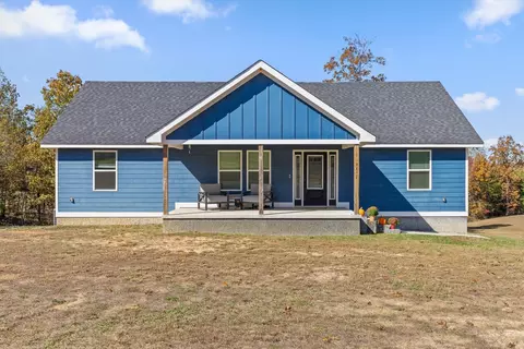 227 S Deer Run Rd, Trenton, GA 30752