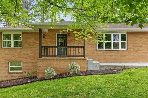6 Montayne Dr, Rossville, GA 30741