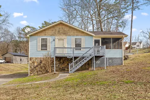 9026 Chip Dr, Soddy Daisy, TN 37379