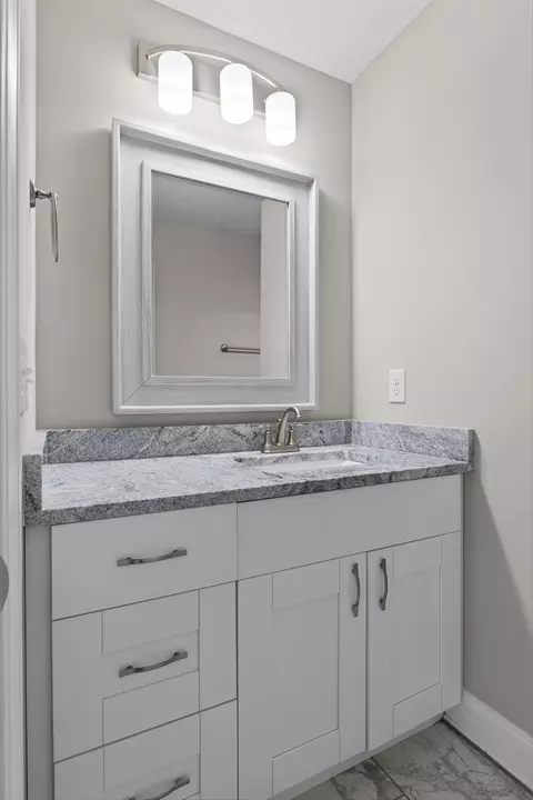 Bath - 8975 Silver Maple Dr, Ooltewah, TN 37363 photo 5 of 7
