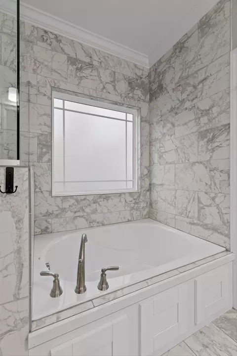 Bath - 8975 Silver Maple Dr, Ooltewah, TN 37363 photo 3 of 7