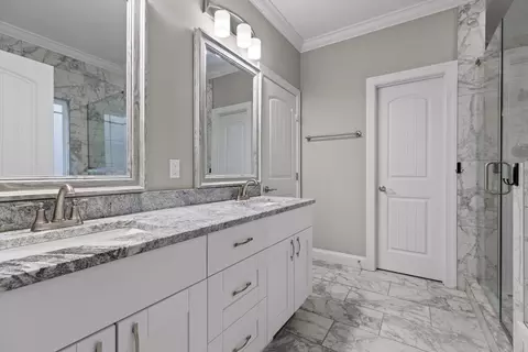 Bath - 8975 Silver Maple Dr, Ooltewah, TN 37363 photo 1 of 7