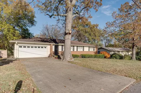 811 Belvoir Crest Dr, Chattanooga, TN 37412