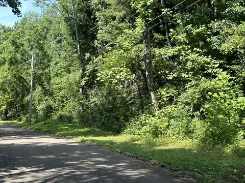 1427 Gold Crest Dr, Hixson, TN 37343