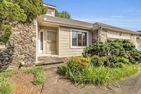 6204 N Innisbrook Dr, Hixson, TN 37343