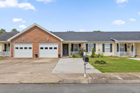 548 Flagstone Dr, Rossville, GA 30741