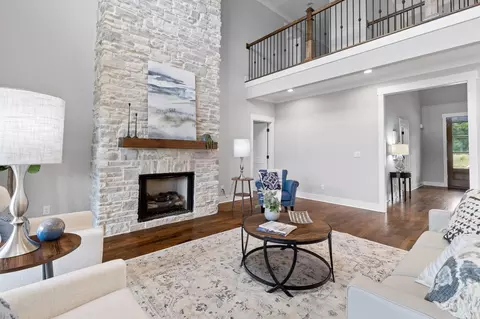 Living - 3187 Grassland Cir, Apison, TN 37302 photo 2 of 3